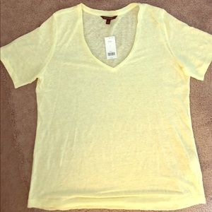 NWT Banana Republic T-shirt 💛